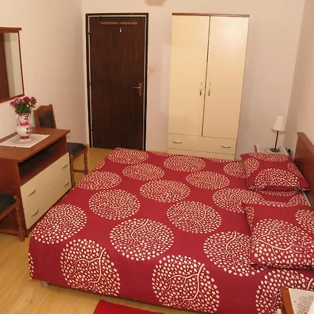 Ana Apartment *